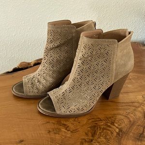 Restricted Heeled Ankle Boots